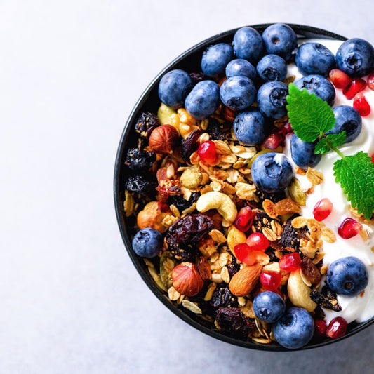 Damit Schleimhautzellen ihre Schutzfunktion erfüllen können, müssen sie sich ständig erneuern. Für diese Regeneration spielen B-Vitamine und Omega-3-Fettsäuren eine entscheidende Rolle.