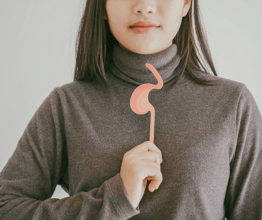 Menschen mit Dysphagie brauchen oft besondere Unterstützung bei der Ernährung – aber auch eine besonders sorgfältige Mundpflege.