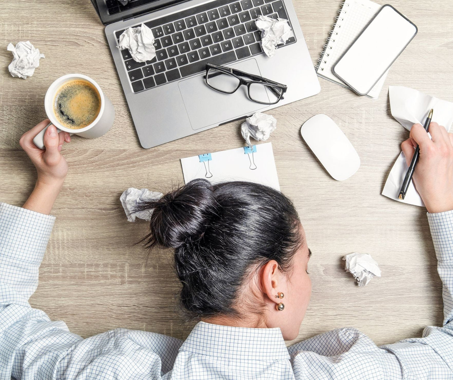 Stress beginnt selten im Mund. Aber der Mund ist oft der Ort, an dem wir seine Auswirkungen am deutlichsten wahrnehmen.